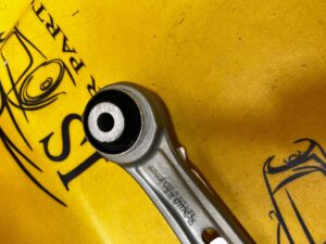 WAHACZ POPRZECZNY DOLNY PRAWY BMW 7 F01 NOWY OEM