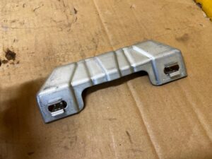 UCHWYT MOCOWANIE WSPORNIK PODSUFITKI PRZÓD PRAWY LEWY MERCEDES GLS X166