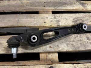 WAHACZ PRZÓD LEWY LAND ROVER DISCOVERY V L462 2.0 D