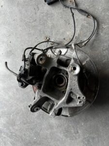 PIASTA ZWROTNICA ZACISK TYŁ TYLNY PRAWY PRAWA BMW SERIA 5 G30 RWD 530D