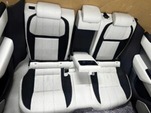 KOMPLET FOTELE WNĘTRZE KANAPA BOCZKI JASNA SKÓRA RANGE ROVER VELAR L560 EU