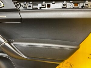 BOCZEK TAPICERKA DRZWI PRAWY TYŁ PORSCHE CAYENNE 7P5 LIFT