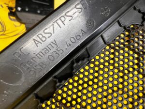 OSŁONA ZAŚLEPKA MASKOWNICA GŁOŚNIKA DESKI KONSOLI PRAWA PORSCHE MACAN 95B