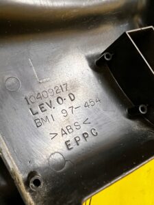 POSZYCIE OSŁONA SŁUPKA ŚRODKOWY B LEWY CHEVROLET CORVETTE CABRIO C5 97-04