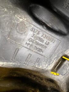 OSŁONA PLASTIK ZAŚLEPKA MAGLOWNICY LEWA BMW 5 G30