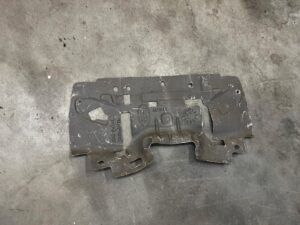 WYGŁUSZENIE BAGAŻNIKA RANGE ROVER VELAR L560