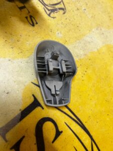 PRZYCISK SUWAK REGULACJI WYSOKOŚCI PASA BEZP. RENAULT CAPTUR I PRZEDLIFT