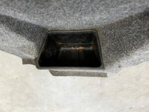 BOCZEK TAPICERKA SCHOWEK BAGAŻNIKA PRAWY PRAWA BMW 5 E34 SEDAN