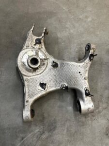 WAHACZ TYŁ TYLNY LEWY RANGE ROVER EVOQUE II L551