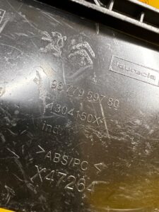 OBUDOWA RAMKA KIESZEŃ RADIA PEUGEOT 308 II T9