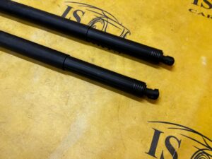 KOMPLET SIŁOWNIKI ELEKTRYCZNE KLAPY TYŁ BAGAŻNIKA PORSCHE MACAN 95B