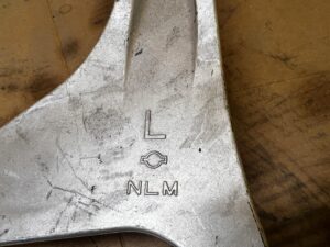 NOWY WAHACZ TYLNY TYŁ LEWY INFINITI Q70