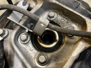 ZWROTNICA TARCZA ZACISK TYŁ LEWY FORD FUSION LIFT USA 2.0 ECOBOOST AWD 4X4