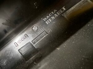 OSŁONA ZAŚLEPKA RELINGU DACHOWEGO TYŁ PRAWY DACIA SANDERO II STEPWAY