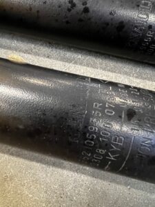 KOMPLET AMORTYZATORY ZAWIESZENIA TYŁ RENAULT CAPTUR I PRZEDLIFT 0.9 TCE