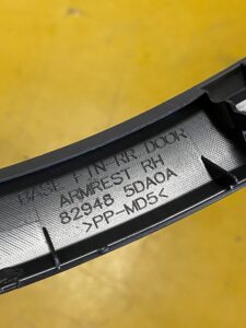 RĄCZKA OSŁONA LISTWA BOCZKA PRAWY TYŁ INFINITI Q30