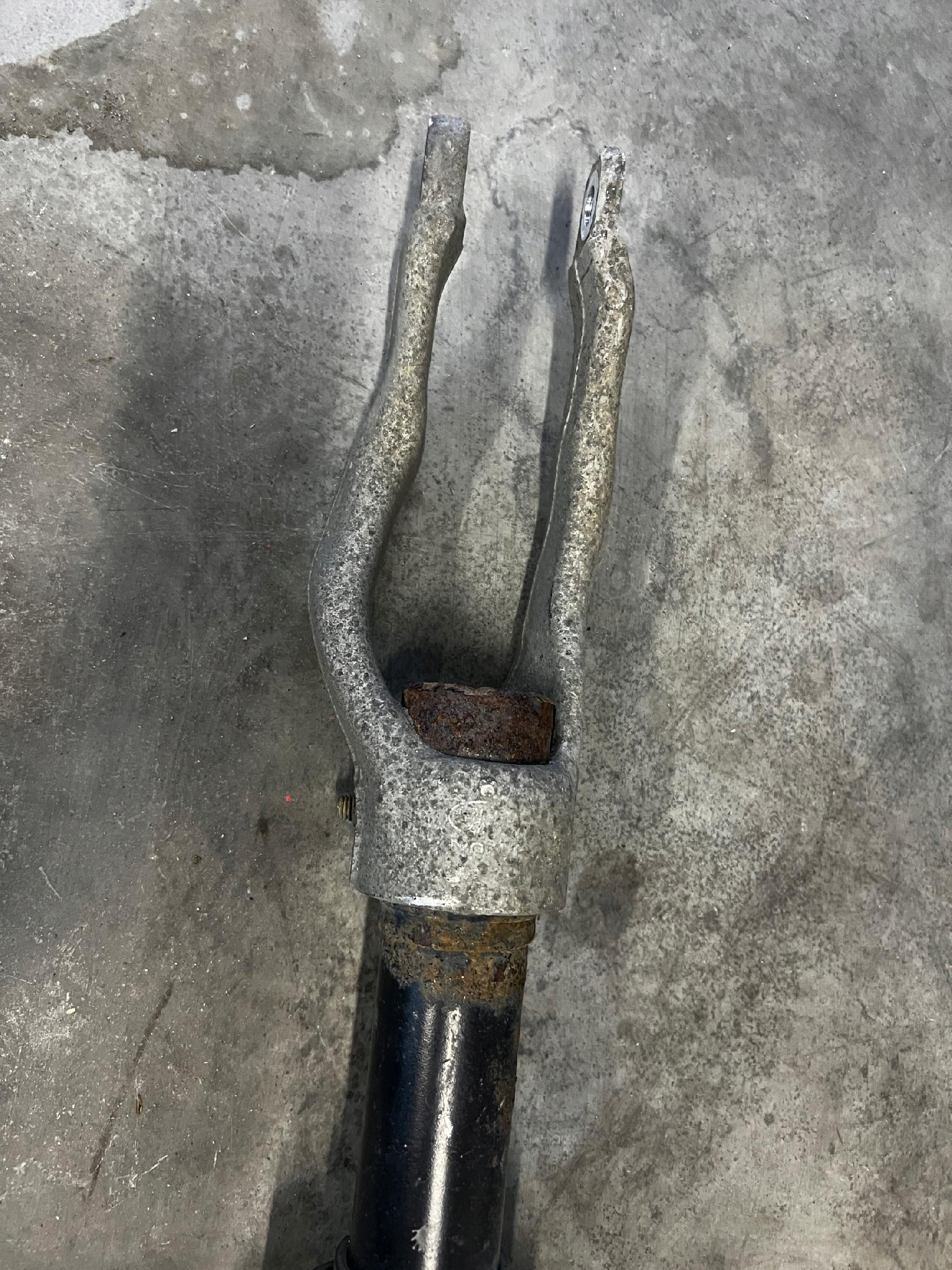 AMORTYZATOR PNEUMATYCZNY PRZÓD PRAWY RANGE ROVER VELAR L560 2.0D