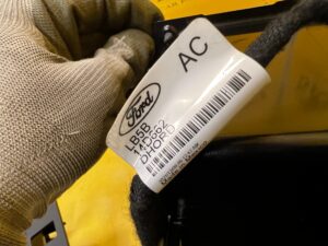 SCHOWEK ZAPALNICZKA RAMKA DEKOR TUNELU ŚRODKOWEGO USB FORD EXPLORER VI MK6