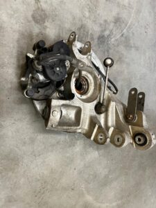 ZWROTNICA PIASTA ZACISK TYŁ TYLNA LEWY LEWA RANGE ROVER EVOQUE II L551