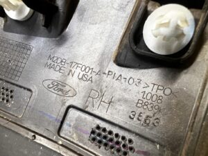 NAROŻNIK BŁOTNIKA TYŁ PRAWY FORD BRONCO 21- VELOCITY BLUE PEARL METALIC