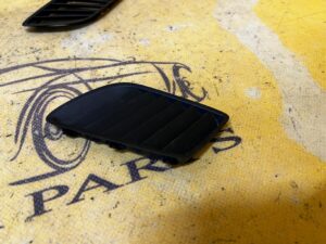 KRATKA MASKOWNICY GŁOŚNIKA CENTRALNEGO BMW 5 G30