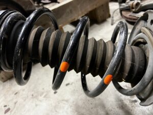 NOGA ZWROTNICA AMORTYZATOR PRZÓD PRAWY PRAWA RENAULT KADJAR 1.3 TCE