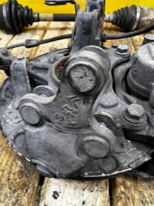 PIASTA ZWROTNICA TARCZA PRZÓD LEWY CITROEN C4 PICASSO II PEUGEOT 308 II