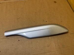 OSŁONA ZAŚLEPKA RELINGU DACHOWEGO TYŁ LEWY NISSAN X-TRAIL III T32