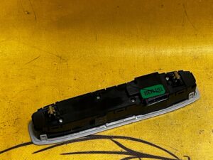 OŚWIETLENIE LAMPKA PODSUFITKI KABINY PRZYCISK SOS TESLA MODEL 3 PRZEDLIFT