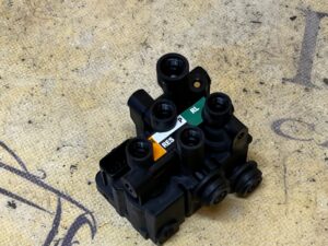 ELEKTROZAWÓR ZAWIESZENIA RANGE ROVER SPORT L494