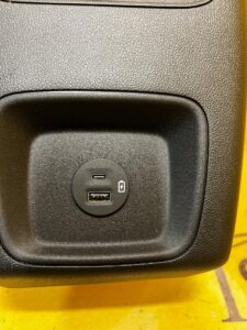 OSŁONA TUNELU ŚRODKOWEGO KRATKI TYŁ FORD KUGA MK3