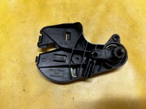 UCHWYT RĄCZKA MASKI POKRYWY SILNIKA PORSCHE MACAN 95B