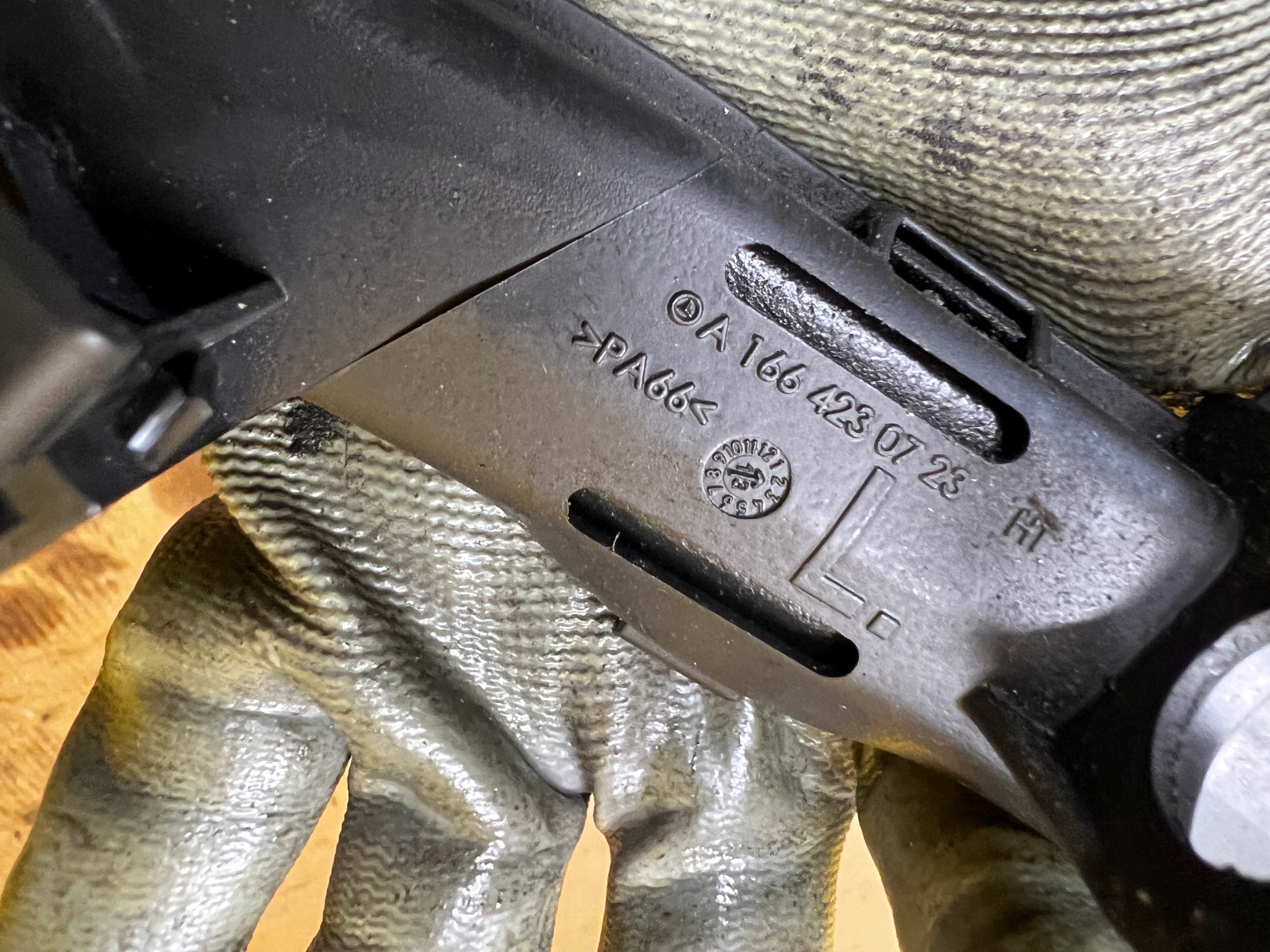 WAHACZ TYŁ TYLNY LEWY MERCEDES GL X166