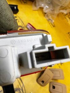 LAMPKA OSTRZEGAWCZA ODBLASK DRZWI PORSCHE MACAN 95B