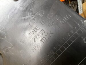 PODSZYBIE DOLNE OSŁONA WLOTU POWIETRZA FORD BRONCO 21-