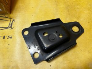 WZMOCNIONA PŁYTA BELKA ROZPÓRKA WSPORNIK PRZÓD PRAWY VOLVO XC90 II