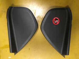 PRAWA ZAŚLEPKA BOCZEK DESKI KONSOLI INFINITI Q30