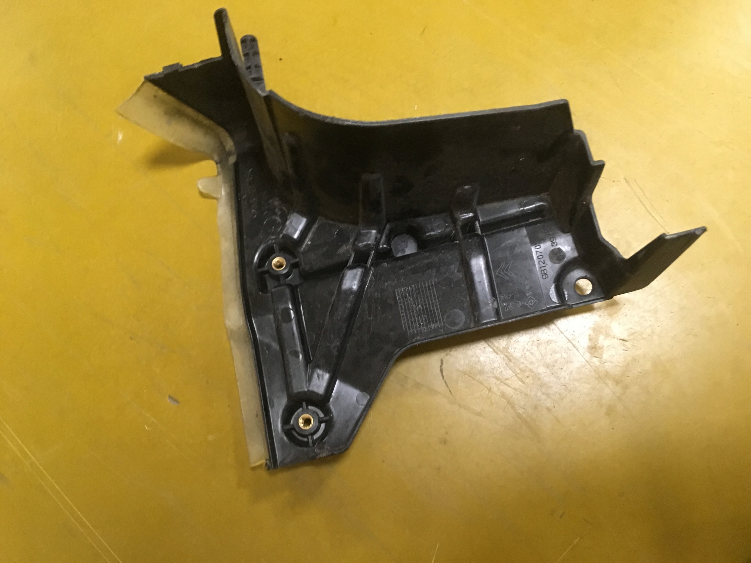 OSŁONA MOCOWANIE SPOILER NADKOLA PEUGEOT 3008 II