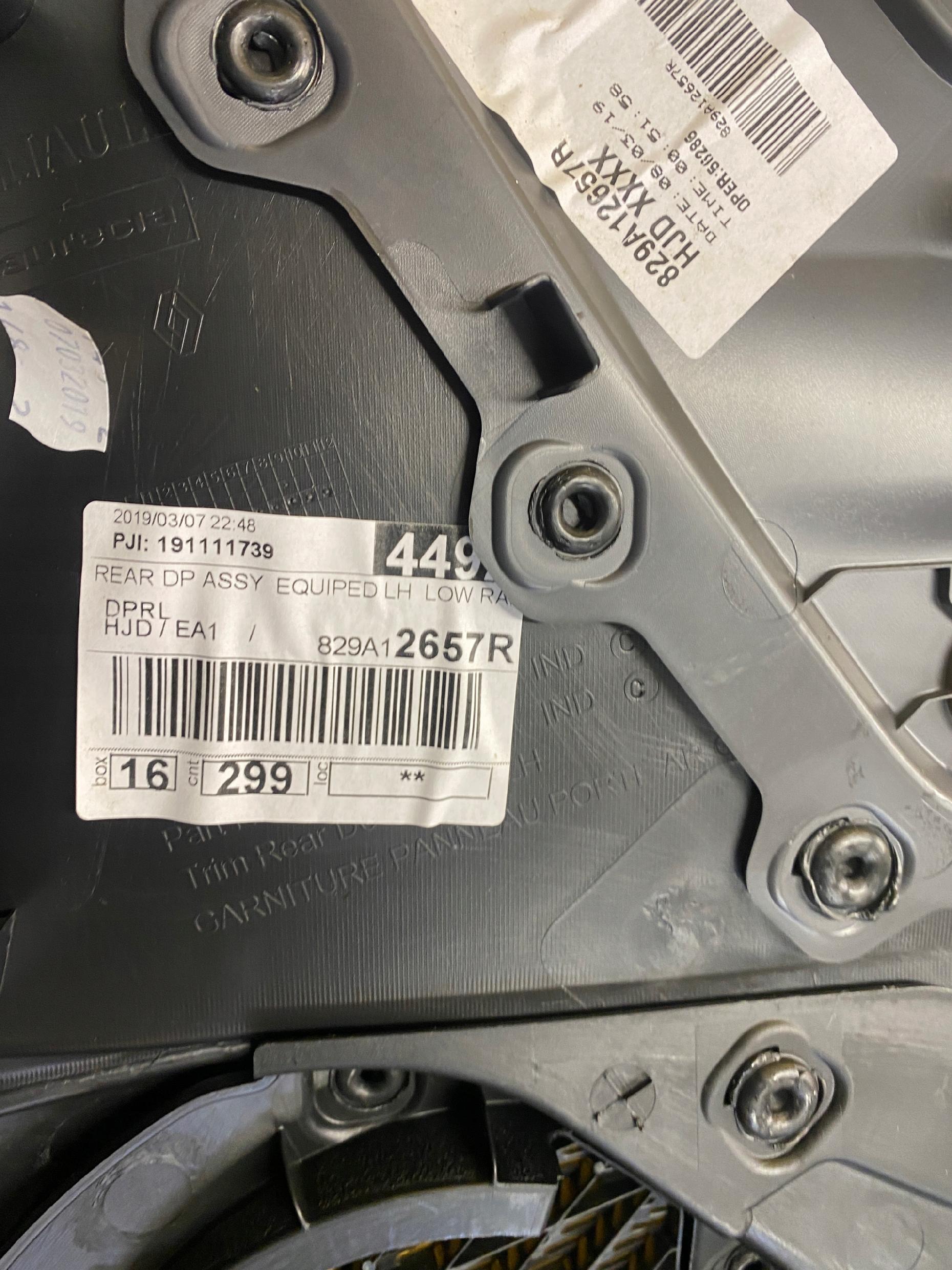 TAPICERKA BOCZEK DRZWI DACIA DUSTER II LEWY TYŁ