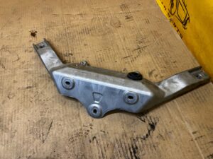 ROZPÓRKA WSPORNIK KIELICHÓW PRZÓD MERCEDES GL X166