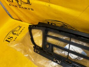 KRATKA ATRAPA ZDERZAKA PRZÓD ŚRODKOWA OTWARTA BMW 2 F45 F46 LIFT NOWA OEM