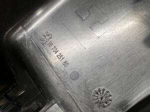 OSŁONA OBUDOWA RAMKA LUSTERKA WEWNĘTRZNEGO WSTECZNEGO PEUGEOT 508 I