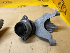 ŁAPA MOCOWANIE PODUSZKA WSPORNIK SILNIKA FORD MUSTANG VI 3.7