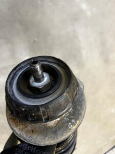 NOGA AMORTYZATOR ZWROTNICA PRZÓD PRAWY DACIA DUSTER II 2WD LIFT 1.0 TCE