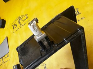 WNĘKA SCHOWEK KONSOLI DESKI PORT GNIAZDO USB BMW X5 E70 X6 E71 LHD