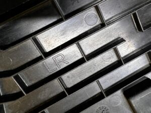 OSŁONA ZAŚLEPKA BOCZKA DRZWI TYŁ LEWY LAND ROVER DISCOVERY 5 V L462