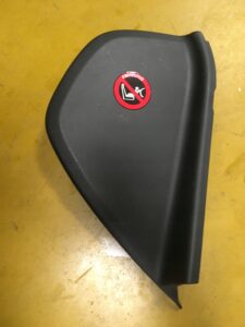 PRAWA ZAŚLEPKA BOCZEK DESKI KONSOLI INFINITI Q30