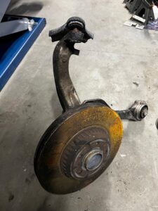 ZWROTNICA ZAWIESZENIE PRZÓD PRAWY PRAWA MERCEDES C-KLASA W206 2WD RWD