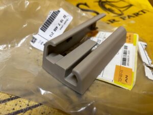 OSŁONA PRZEDNIA PROWADNICY FOTELA PRZÓD LEWY BMW 7 G11 3 G30 6 G32 NOWA OEM