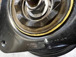 PRAWA ZWROTNICA MCPHERSON AMORTYZATOR NOGA RENAULT TALISMAN 1.5 DCI